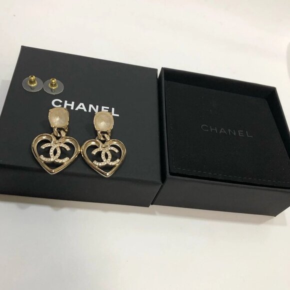 CHANEL CC Logos Rhinestone Heart Dangle Stud Earrings Gold Tone C23C Auth w/Box - Picture 8 of 8
